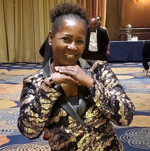 Meet your Posher, April - Picture 4 of 4